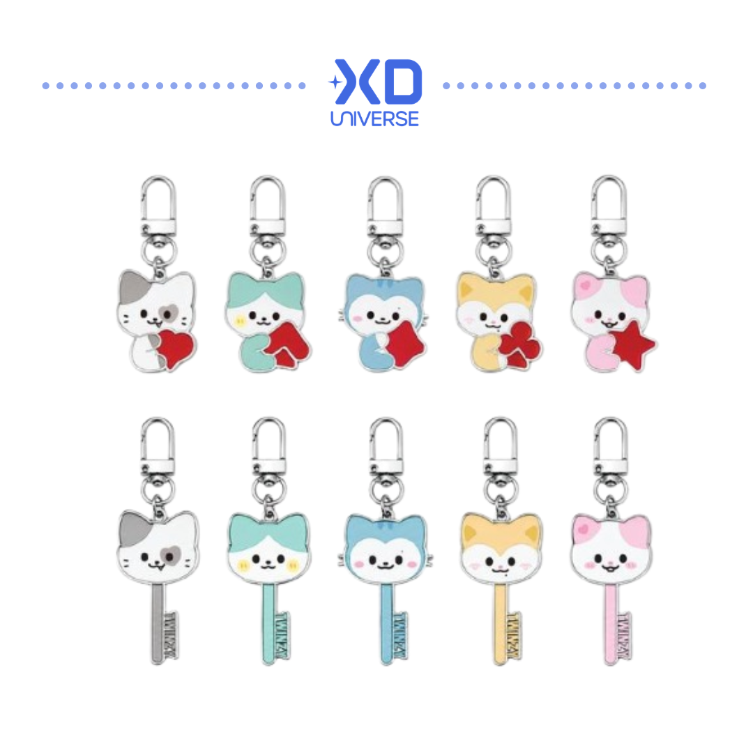 [PREORDER DEADLINE 15/8] ITZY The 5th Fan Meeting 있지 믿지, 날자! “ALL IN, MIDZY” OFFICIAL MERCH - TWINZY SECRET METAL CHARM